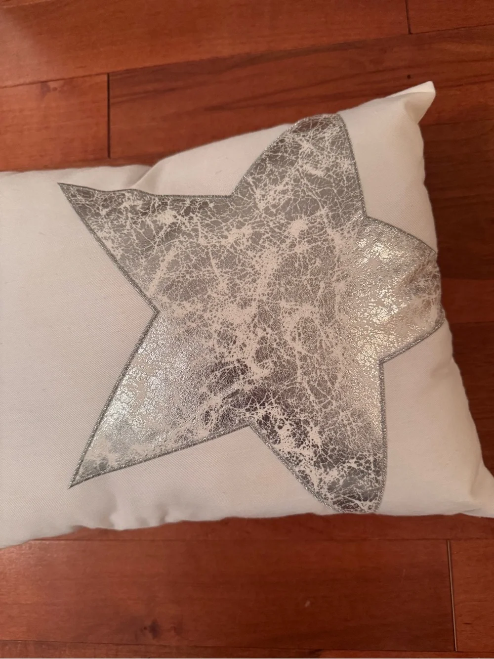 Dormify white throw